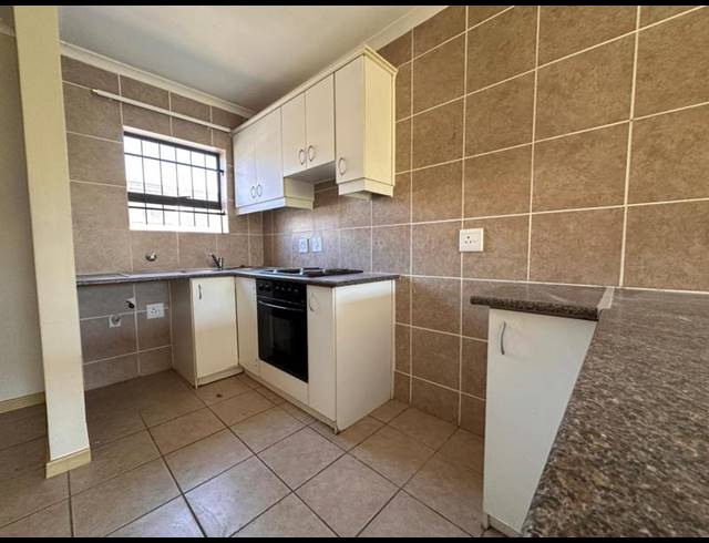 2 BEDROOM PROPERTY TO RENT IN FAIRVIEW GOLF ESTATE